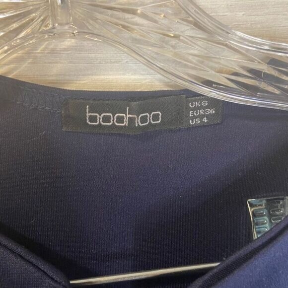 Boohoo Women's V Cut Neck Scalloped Hem Fit And Flare Dress - Picture 6 of 6